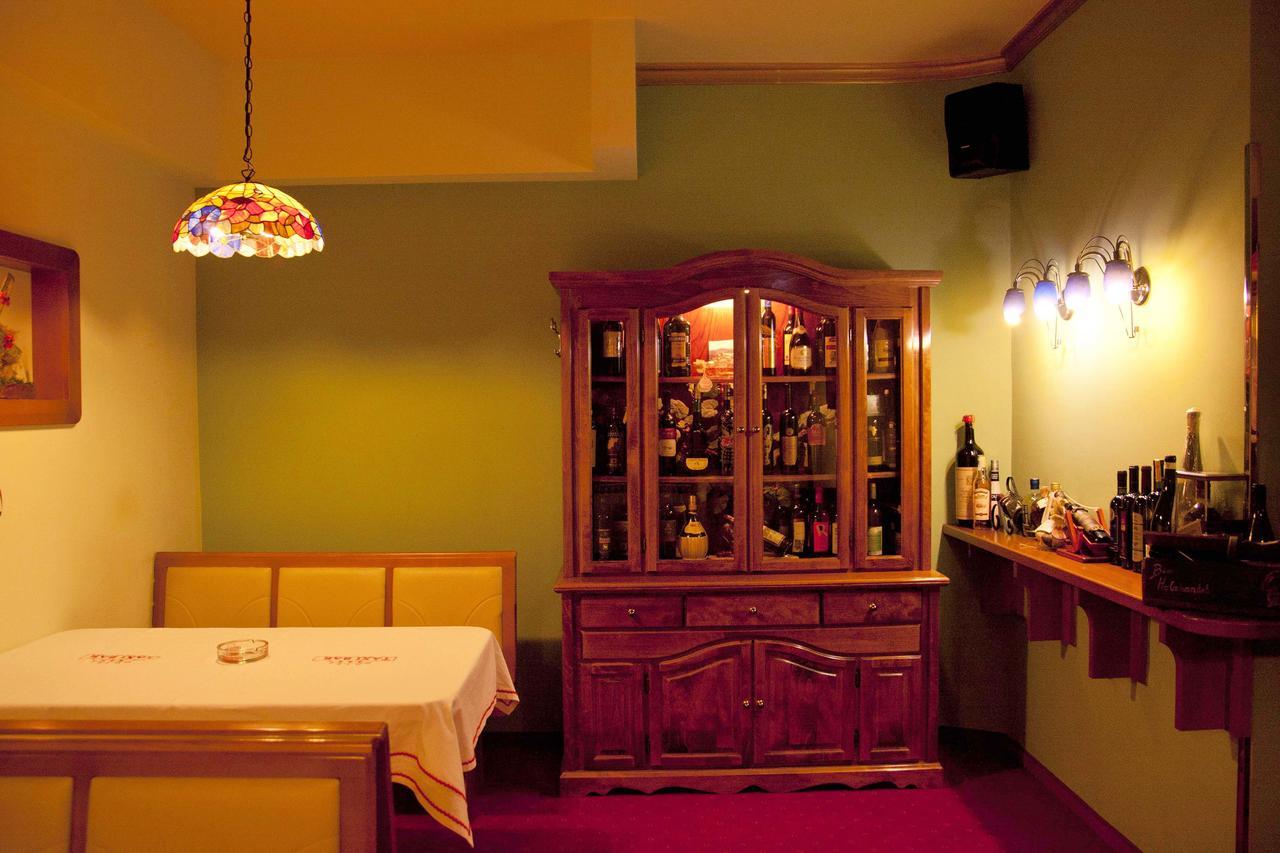 Taxi Bar Motel Bosanska Gradiska Εξωτερικό φωτογραφία